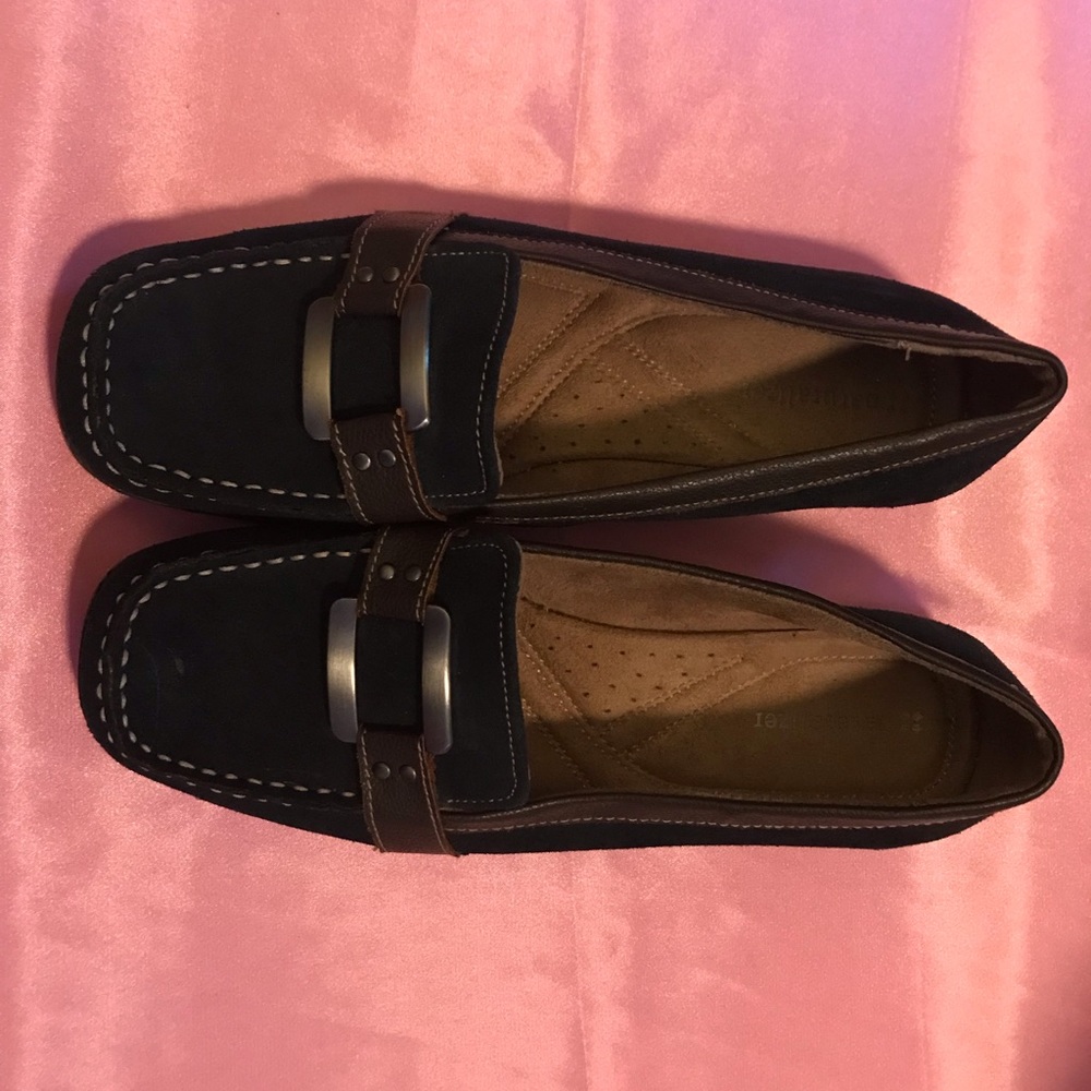 Naturalizer suede loafers. Navy and brown color. 9M.